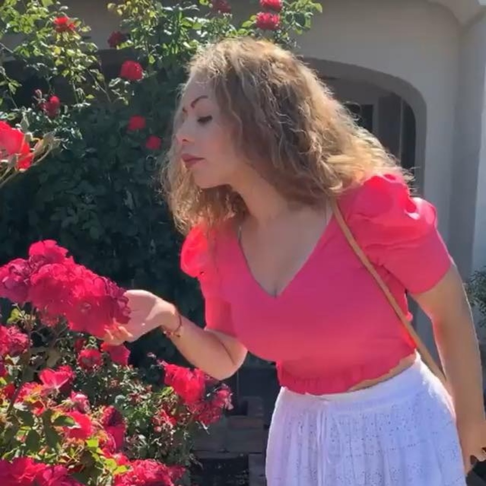 Meet your Posher, Amada